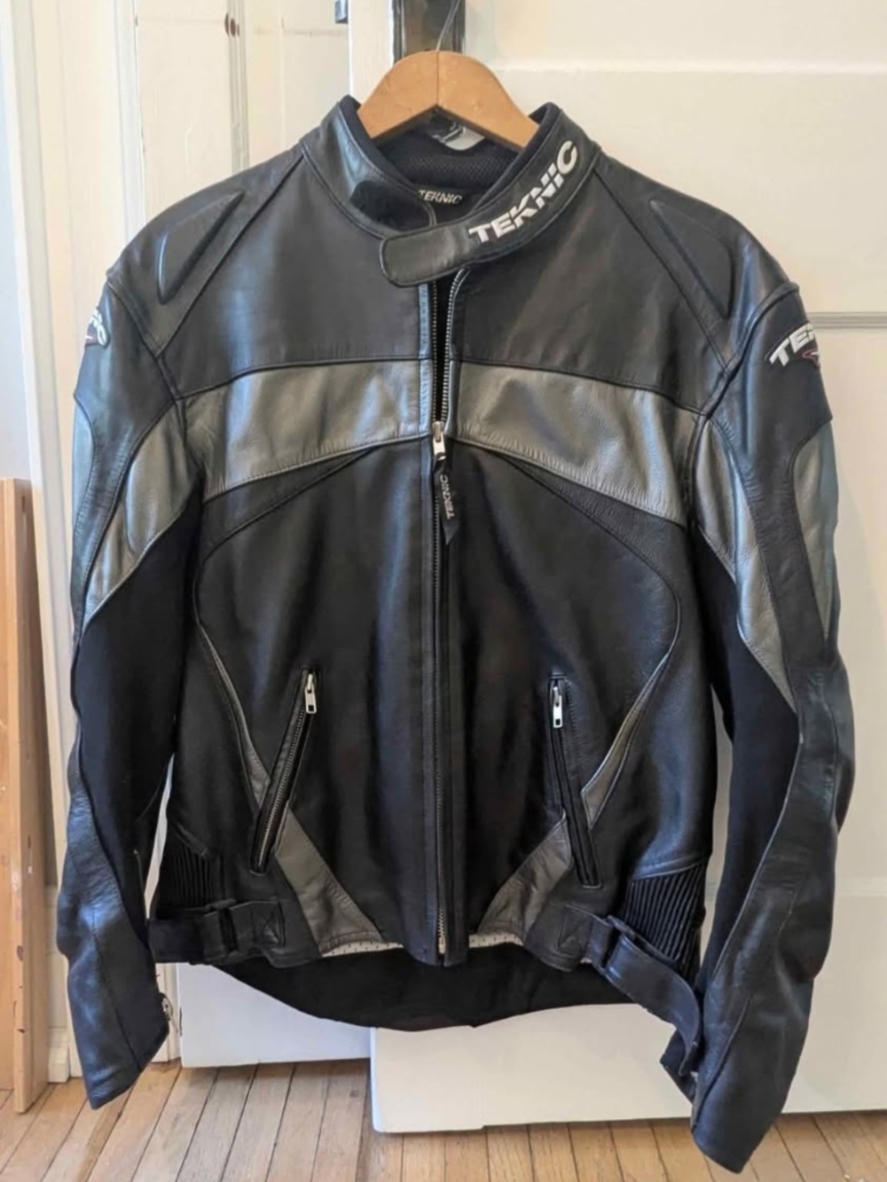 TEKNIC Black and Gray Leather Motorcycle Jacket - Men Size 46